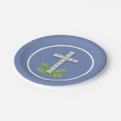 Erstes kommunales Kreuz auf blaugrauem Himmel Pappteller (Schrägansicht)