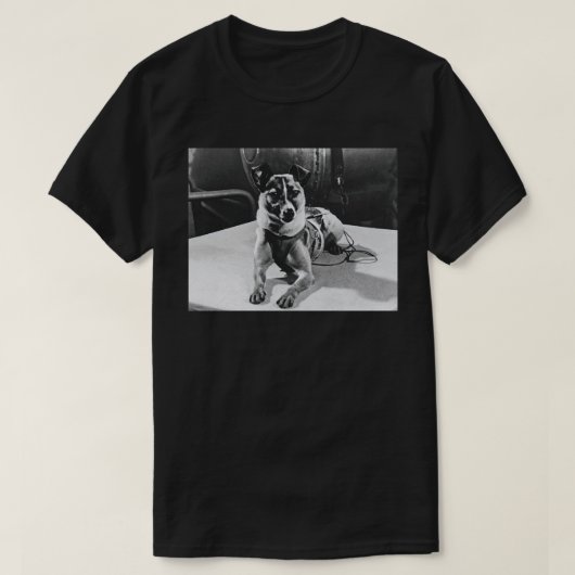 Erstes Tier, das die Erde umkreisen Hund Laika T-Shirt (Design vorne)
