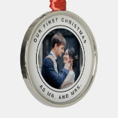 Erstes verheiratetes Schwarzweiss-Foto des Ornament Aus Metall (Rechts)