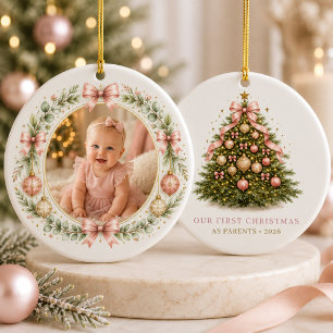 Erstes Weihnachten als Eltern Mädchen Schleife Fot Keramik Ornament