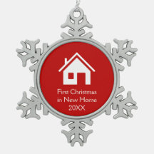 Erstes Weihnachten im neuen roten Hintergrund des