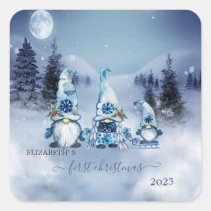 Erstes Weihnachten, Winterlandschaft, Blaue Gnome Quadratischer Aufkleber