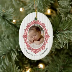 Erstes Weihnachtsfoto des Babys in rotem Vintage-R Keramik Ornament