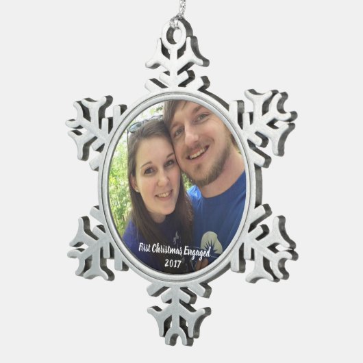 Erstes Weihnachtsverlobte Fotoverzierung Schneeflocken Zinn-Ornament (Rechts)