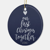Erstes Weihnachtszusammen Silber und blaue Keramik Ornament (Links)