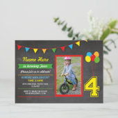 Erstfarbige Geburtstagskinder Jungen 4. Foto Einladung (Stehend Vorderseite)