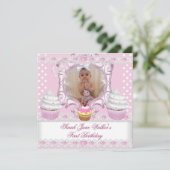 Erstgeburt Girl Pink Cupcakes White Baby Einladung (Stehend Vorderseite)