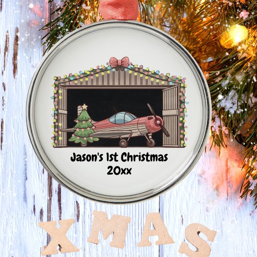 Erstgeburtsjunge Red Airplane Tree Hangar Pilot Bo Ornament Aus Metall