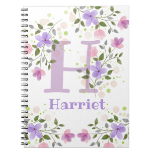 Erstmaliges Plus Name Harriet mit Blume Notizblock