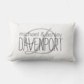 Erstweises Weißes Monogramm Lendenkissen (Vorderseite)