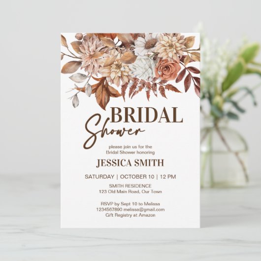 Erthy Wüstenbraun boho Blume Brautparty Einladung (Stehend Vorderseite)