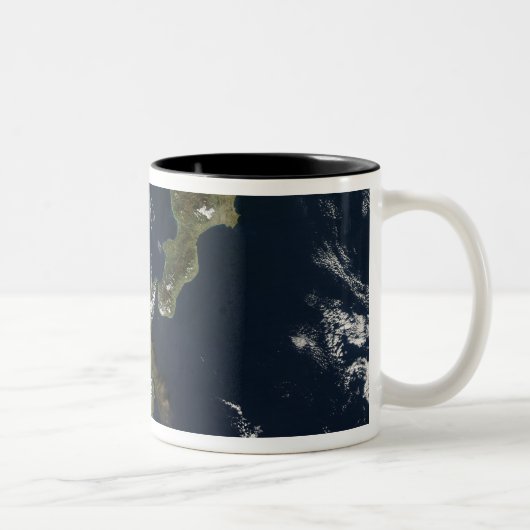 Eruption des Ätna in Sizilien Zweifarbige Tasse (Rechts)