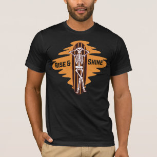 Erwache und strahle Skelett-Surfbrett Vintage-Desi T-Shirt