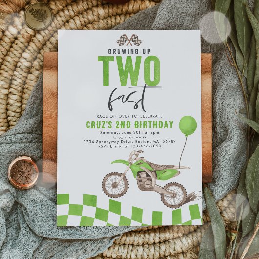 Erwachsen zwei schnell grüne Bike Boy zum Geburtst Einladung