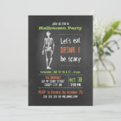 Erwachsene Halloween-Party Vintag Skeleton Chalkbo Einladung (Stehend Vorderseite)