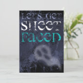 Erwachsene trinken gespenstisches Halloween-Party  Einladung (Stehend Vorderseite)