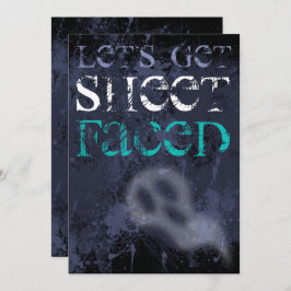 Erwachsene trinken gespenstisches Halloween-Party  Einladung