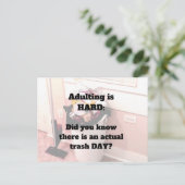 Erwachsener ist HARD Postkarte Mülltag? (Stehend Vorderseite)