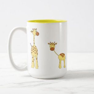 Erwachsener und Baby-Giraffe. Cartoon Zweifarbige Tasse