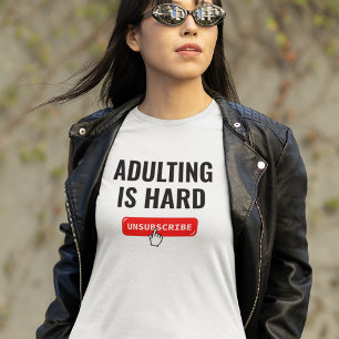 Erwachsenwerden ist hart - Abmelden   Anpassbares  T-Shirt