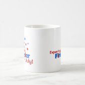 Erwartung einen kleinen Kracher im Juli Kaffeetasse (Mittel)