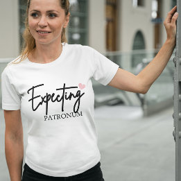 Erwartung von Geschenken an Mama und Schwangerscha T-Shirt