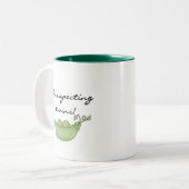 Erwartung Zwillinge - Erbsen in einer Hülse Zweifarbige Tasse (Vorderseite Links)