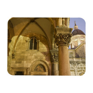 Erzbischofspalast Arkaden mit der Kathedrale von D Magnet