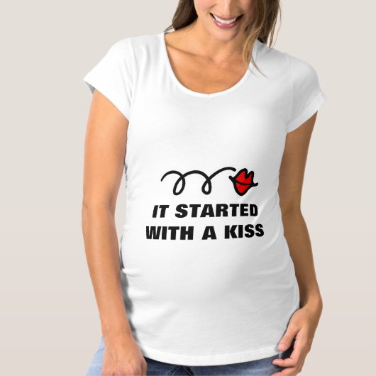 Es begann mit einem Kussmutterschaftst-shirt T-Shirt (Vorderseite)