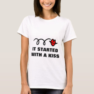 Es begann mit einem Kussmutterschaftst-shirt T-Shirt