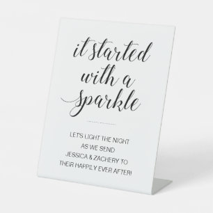 Es begann mit einem Sparkle Wedding Sparkler Sockelschild