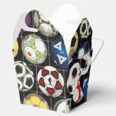 Es braucht Bälle, um Fußball zu spielen Geschenkschachtel (Geöffnet)