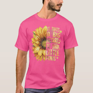 Es braucht ein großes Herz, um kleine Minds Lehrer T-Shirt