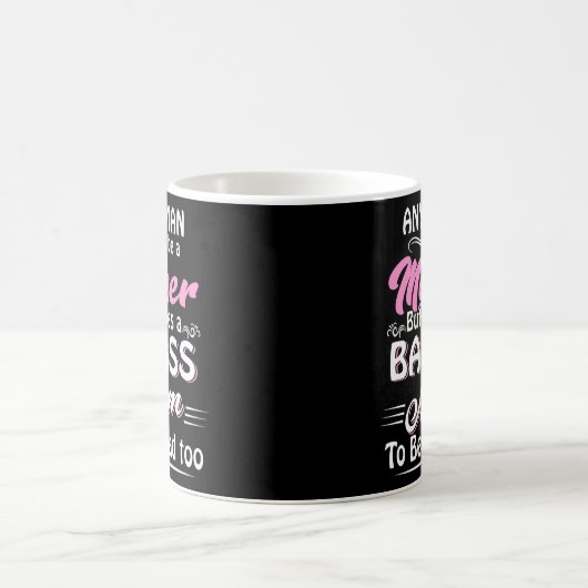 Es braucht eine Badass-Mama, um eine Vater Single Kaffeetasse (Mittel)