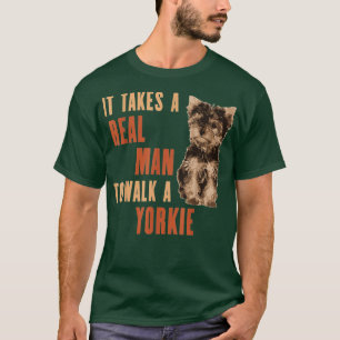 Es braucht einen echten MANN, um einen Yorkie Funn T-Shirt