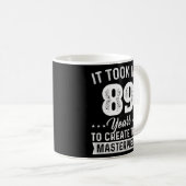 Es brauchte 89 Jahre Masterpiece 89. 89 Kaffeetasse (VorderseiteRechts)