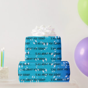 Es dreht sich alles um dich Text und Blasen Geschenkpapier