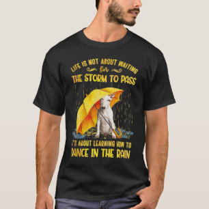 Es geht darum zu lernen, wie man im Regen Bull tan T-Shirt