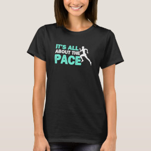 Es geht um die Pace Track und das Field T-Shirt