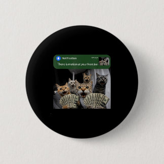 Es gibt Bewegung an der Vordertür lustige Katzenbe Button