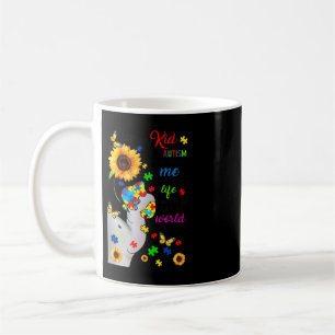 Es gibt ein Kind mit Autismus Shirt ist ein großes Kaffeetasse