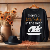 Es gibt ein kleines türkisches Shirt