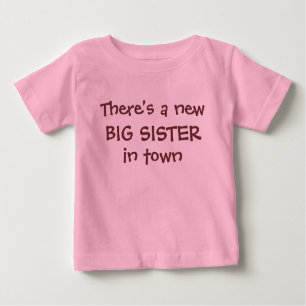 Es gibt eine neue GROSSE SCHWESTER in der Stadt Baby T-shirt