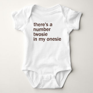 Es gibt eine Zahl Twosie in meinem… Baby Strampler