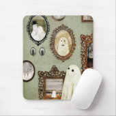 Es gibt einen Geist in der Portraitgalerie Mousepad (Mit Mouse)