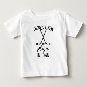 Es gibt einen neuen Spieler in der Stadt Baby T-shirt