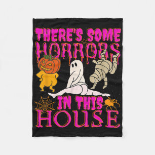 Es gibt einige Horror in diesem Haus Ghost Pumpkin Fleecedecke