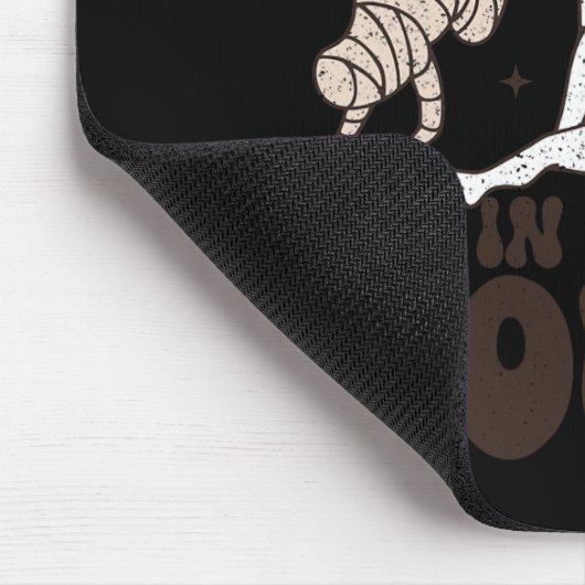 Es gibt einige Horror in diesem Haus Ghost Pumpkin Mousepad (Ecke)