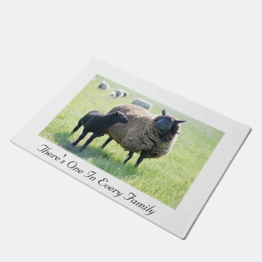 Es gibt eins in jedem Familien-schwarzen Schaf Fußmatte (Schrägansicht)