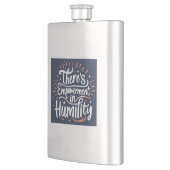 Es gibt Ermächtigung in Demut Flachmann (Links)